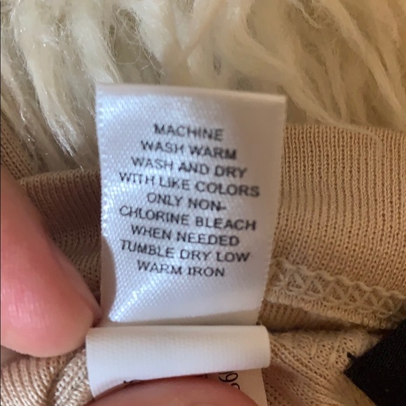 Banana Republic 3/4-Sleeve, V-Neck Top - Picture 5 of 5